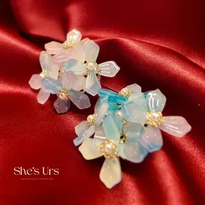 ShesUrs Anting Wanita anting bunga mewah anting wanita elegan anting floral anti iritasi aksesoris wanita glamor anting pesta kekinian anting mutiara modern anting bunga korea earring kristal cantik anting cantik warna pastel