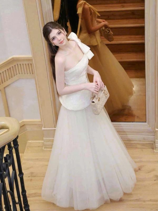 Cira Boutique Set Áo Cúp Ngực Đính Nơ Vai Trẻ Trung Thanh Lịch Phối Chân Váy Lưới Xòe D1222