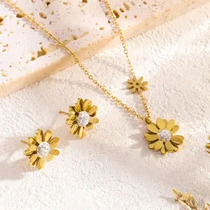 Set Perhiasan Titanium Anting Cincin dan Kalung Berlian Bunga Daisy Cantik Aksesoris Fashion Korea Lapis Emas Wanita Elegan Anti Karat Tidak Luntur