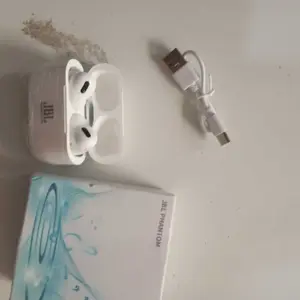 JBL Phantom K8 Headset Gaming Kompetitif Edisi Baru - Baterai Tahan Lama, Dual Mikrofon, Bass Ngebass, Suara Surround, Headset Nirkabel Bluetooth Stereo  Earphone Headphone Ponsel Handsfree Wireless Tws