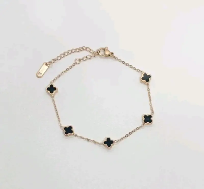 Gelang Tangan Titanium Wanita Daun Semanggi Kecil Anti Karat Selamanya 4