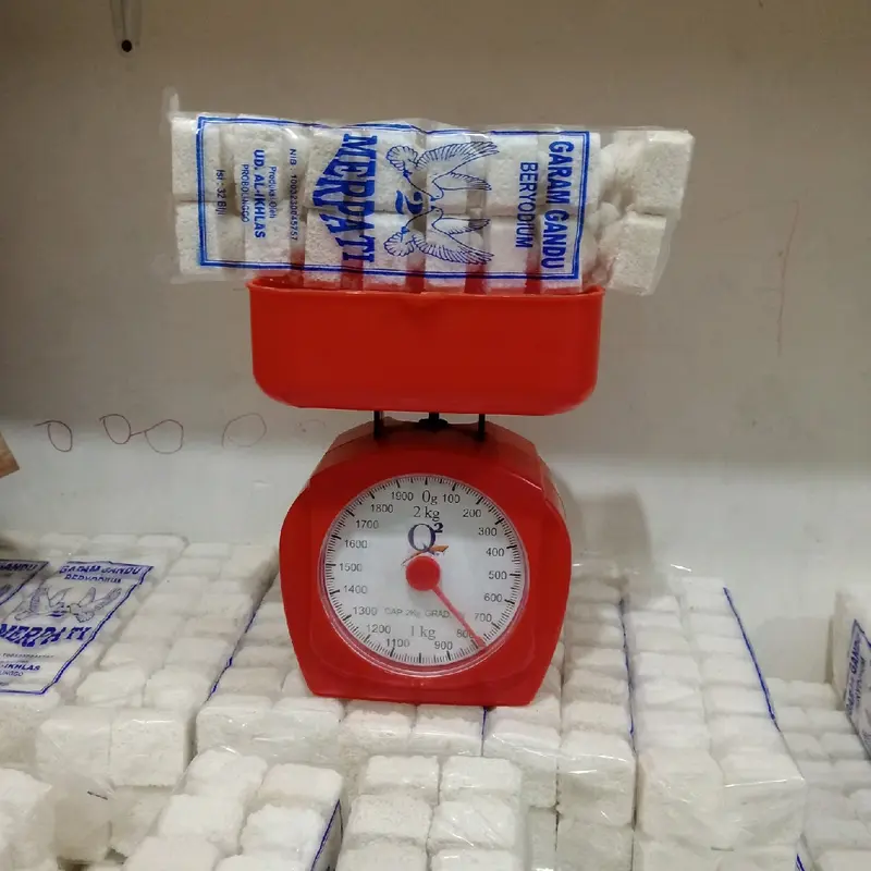 garam bata hancur garam balok garam beryodium isi 32 kotak kecil berat 800gram 1 bungkus. Salt laut 2