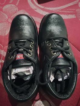 Product Review of sepatu safety kicker tali pendek Leather Black Synthetics Brown from B**🐻 1