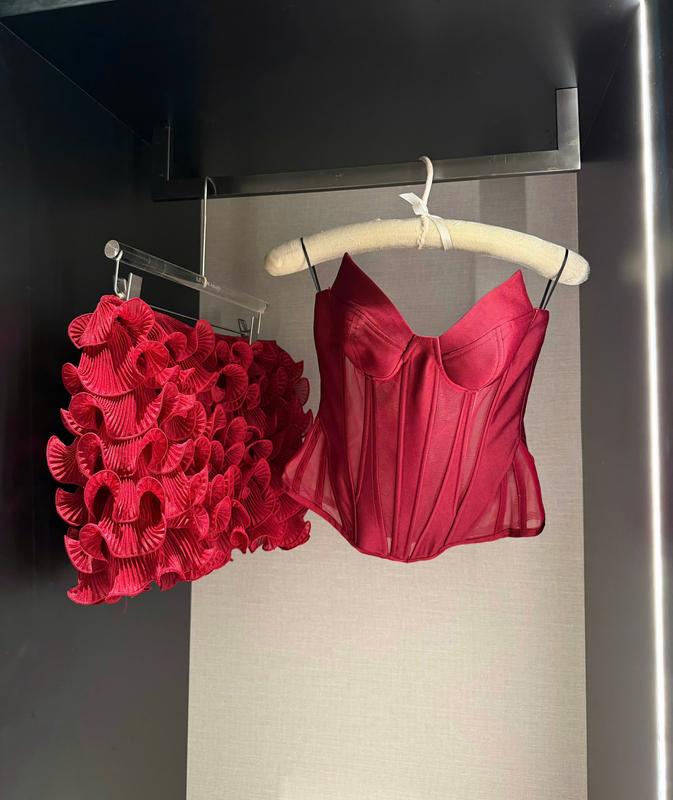 LỌ LEM LUXURY l 10 l Wave Form Set Set Áo Cúp Nhọn Phối Lưới & Chân Váy Tầng Xếp Li