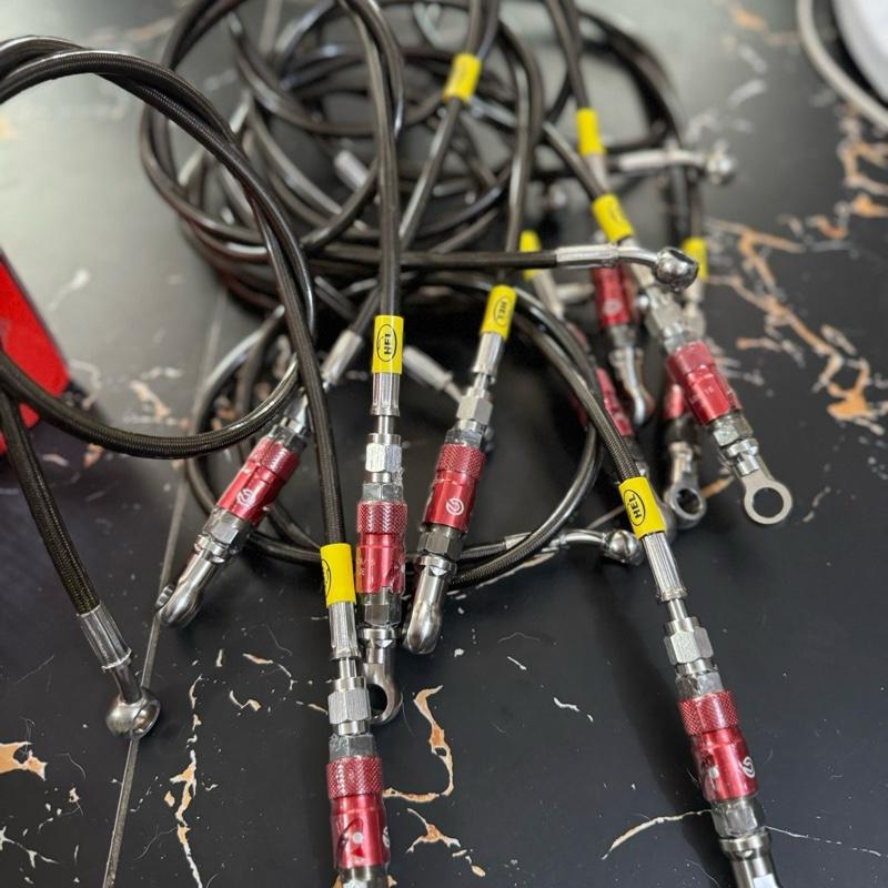  Dây dầu thắng dĩa loại có ngắt dầu thương hiệu HEL dùng để sử dụng cho nhiều dòng xe có thắng đĩa trước đi Heo Djn hãng. 