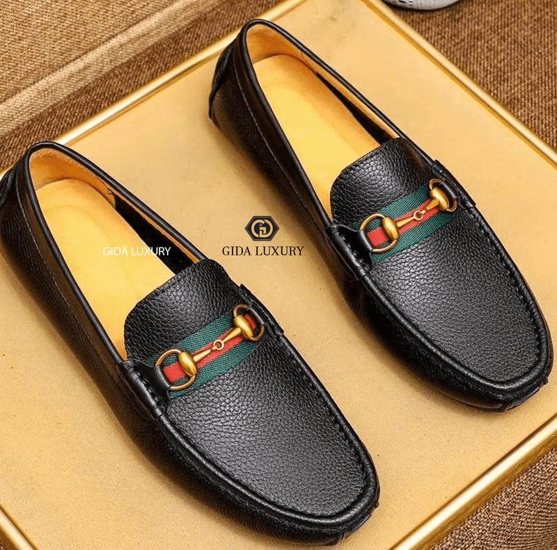  GIDA LUXURY Giày Lười Nam Da Bò Khóa Horsebit Đai Đỏ Da Mill Sần Hạt Chống Nhăn Size 38-44 Đế Cao Su Khâu Chắc Chắn Giày Moca Thoáng Khí Chất Liệu Da Bò 100% 