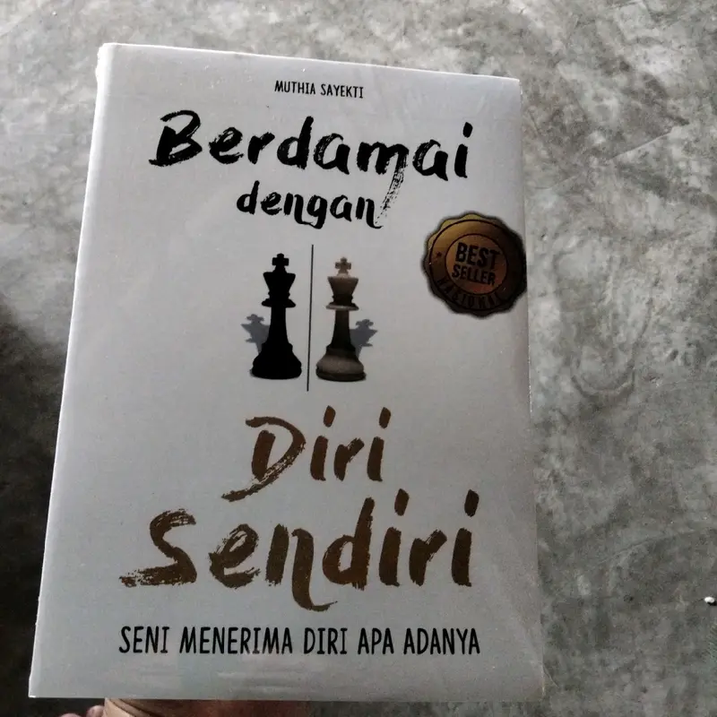 Buku Berdamai dengan Diri Sendiri Seni Menerima Diri Apa Adanya karya Muthia Sayekti 3