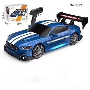1:24スケール RCドリフトレーシングカー、高速ドリフト対応、2.4GHzワイヤレス、スピードリミッター、交換可能なホイール、バッテリー付属