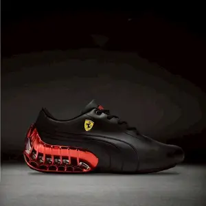 Sepatu Lari Ferrari x Roma Colorways Outdoor