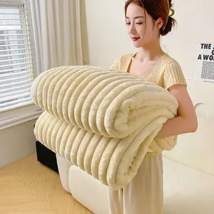 Selimut Bulu KING 180x200 Embos Polos Cream Tebal Murah Berkualitas Kado Kain