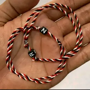 Gelang Tridatu double slide Inisial Huruf A-Z untuk Anak Remaja Dewasa Laki Perempuan Desain Elegan Fleksibel Nyaman Adjustable Size Serbaguna Hadiah Koleksi Pribadi