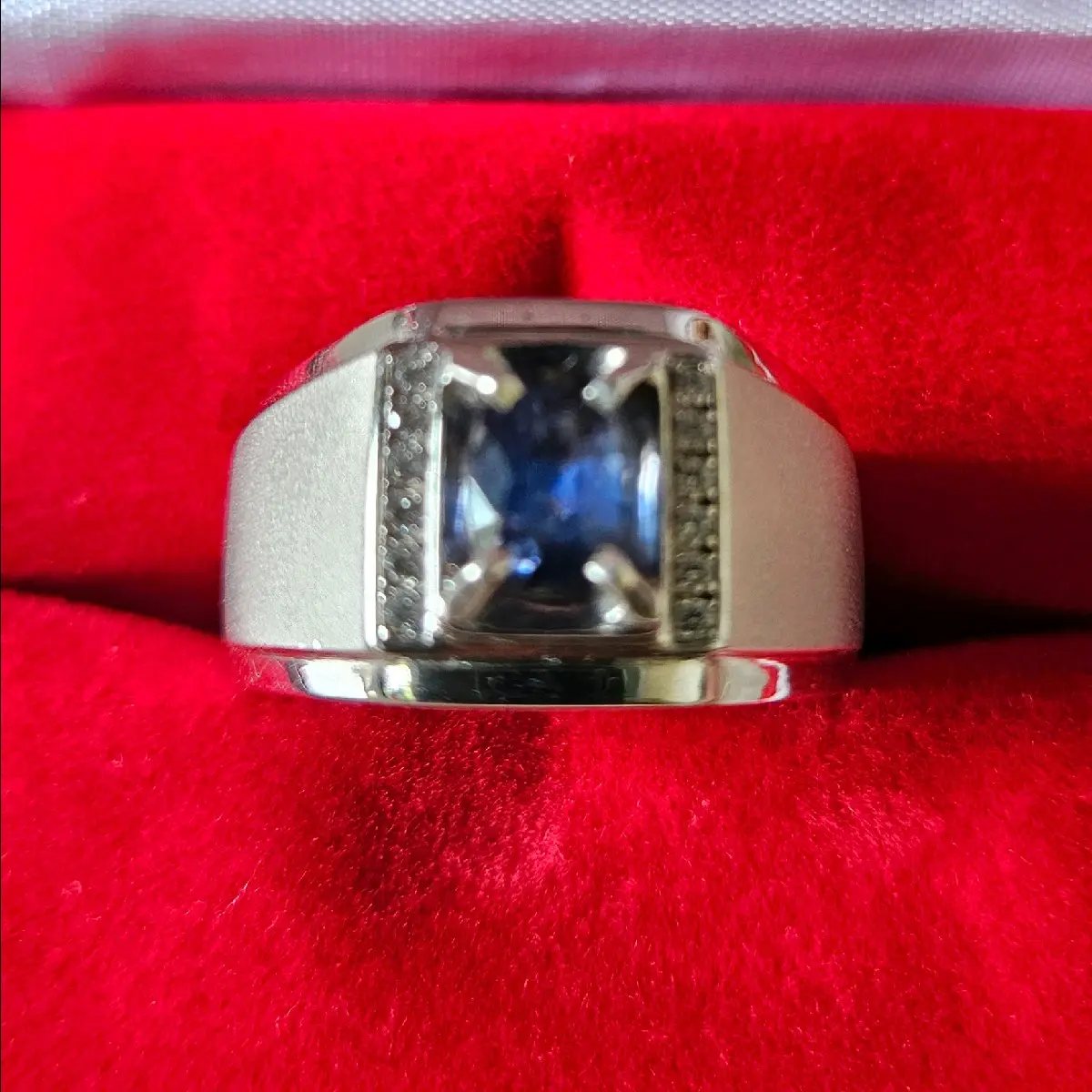 NATURAL BLUE SAPPHIRE SRILANKA