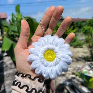 Ganci Kawat Bulu Cermin Estetik dengan Desain Bunga Lembut dan Warna Pink yang Menawan