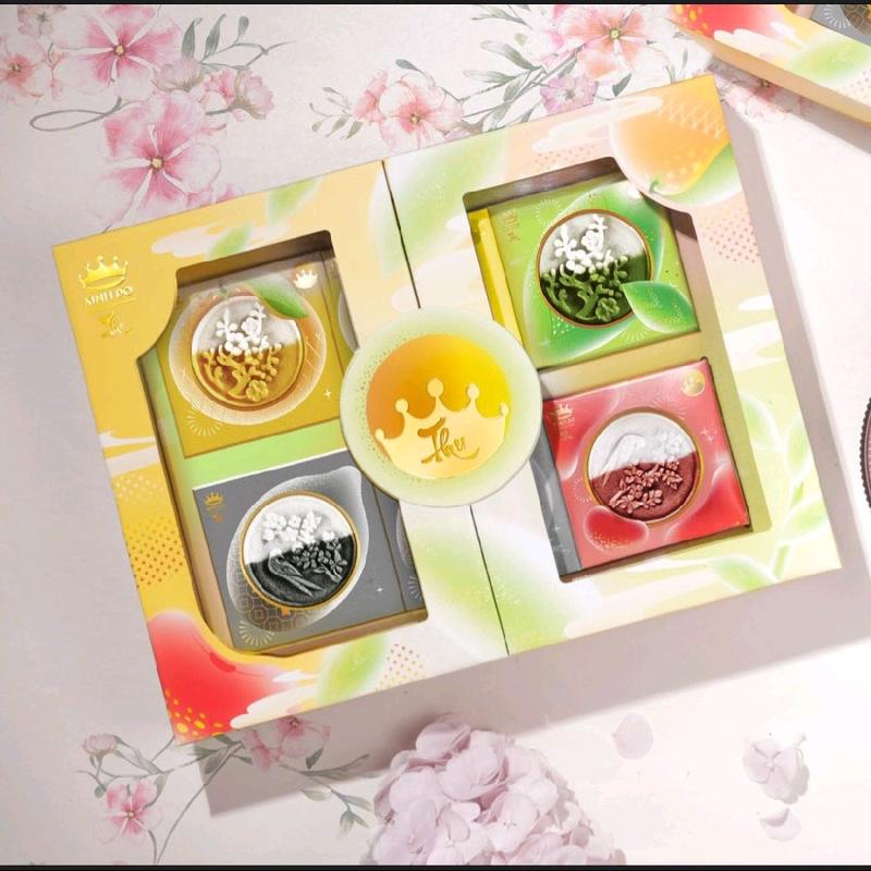 Chính Hãng Bánh Trung Thu Kinh Đô Cao Cấp _ Dòng Bánh Trăng Vàng Lava Trứng Chảy-Thu Tuyết 3,6 Bánh Hộp có túi xách kèm theo