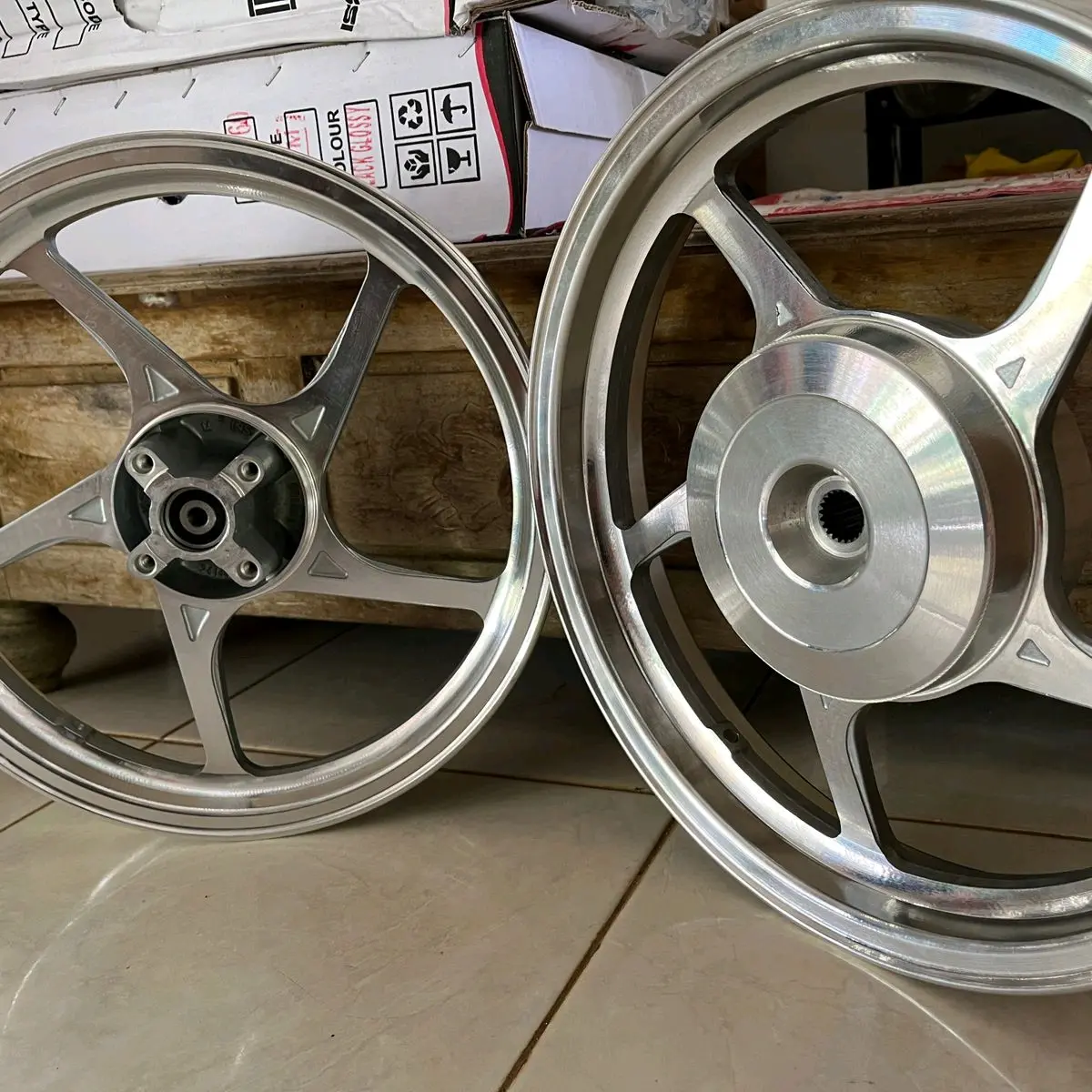 Velg Racing Vrossi Solikin Silver CNC 14x185/215