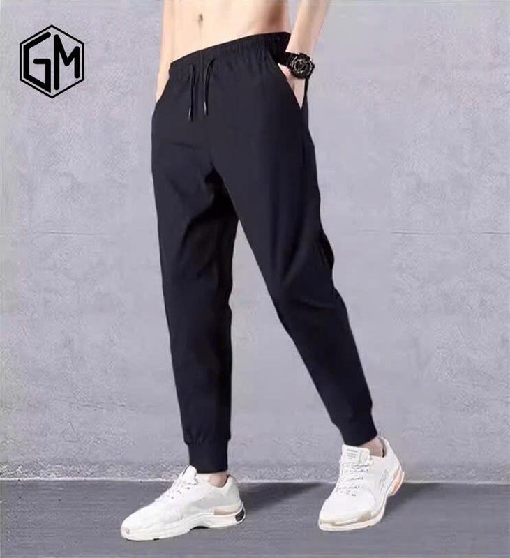 Quần dài nam dáng đứng co dãn nhẹ. Màu đen