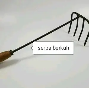 garukan mini/garukan taman/cangkrang gagang kayu cangkul lebar garuk rumput