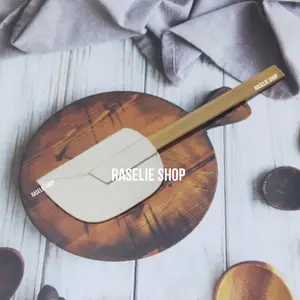 Spatula Solet Sodet Karet ukuran KECIL BESAR Gagang Kayu Bambu