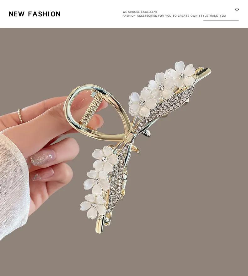 Product Introduction of Kẹp Tóc Hoa Kim Loại, Phong Cách Sang Trọng Và Ngọt Ngào Nhìn, Dành Cho Nữ, Kẹp Cá Mập Lớn, Phụ Kiện Tóc, Bó Hoa Kẹp Tóc, Thiết Kế Tươi Mới, 4