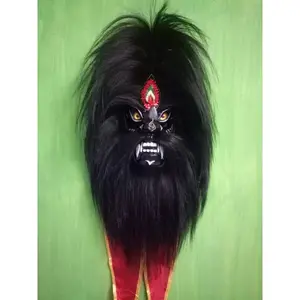 Ganongan Rambut Hitam Seram Festival Dewasa Muka Hitam Mata Kaca dengan Rambut Panjang dan Warna Merah Khas