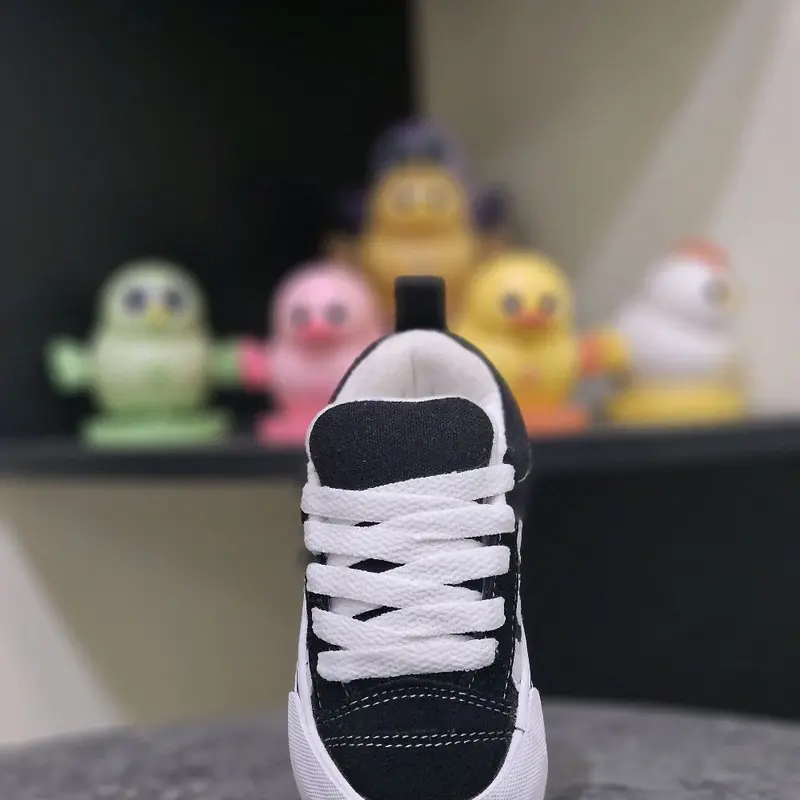 Sepatu anak anak brand lokal terbaru RUNN model gemuk dan lebih empuk nyaman dipakai oleh anak anak balita dan bisa untuk sepatu sekolah 4