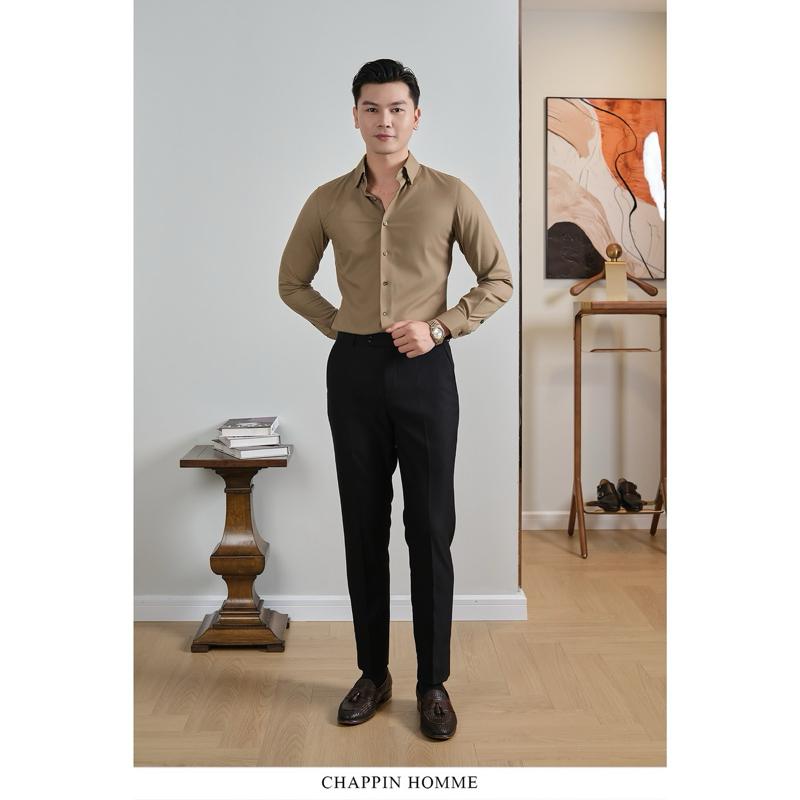  Áo sơ mi 1441 Camel Nâu Vàng by Chappin cổ vuông button down form regular fit chất liệu bamboo pha cotton cao cấp thoáng mát thấm hút mồ hạn chế nhăn tốt. 