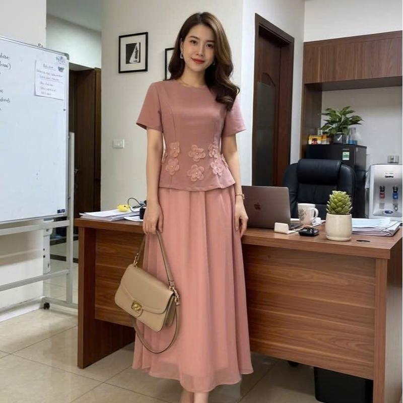  LYN TRAN - Đầm Xòe Peplum Xinh Xắn DX-4946N DX-5006D Chất Liệu Biên Phối Tơ Mềm Mịn Co Giãn Nhẹ Dài 122cm Size S M L XL Phiên Bản Ngắn Tay Màu Nâu Trắng Hồng 