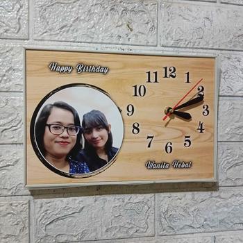 Product Review of Jam Dinding Custom Foto Sudah Di Bingkai ( Hadiah Ulang Tahun, Pernikahan, Anniversary, Wisuda) Ukuran 30X20 cm Modern Gantungan Frame unik from r**a 0