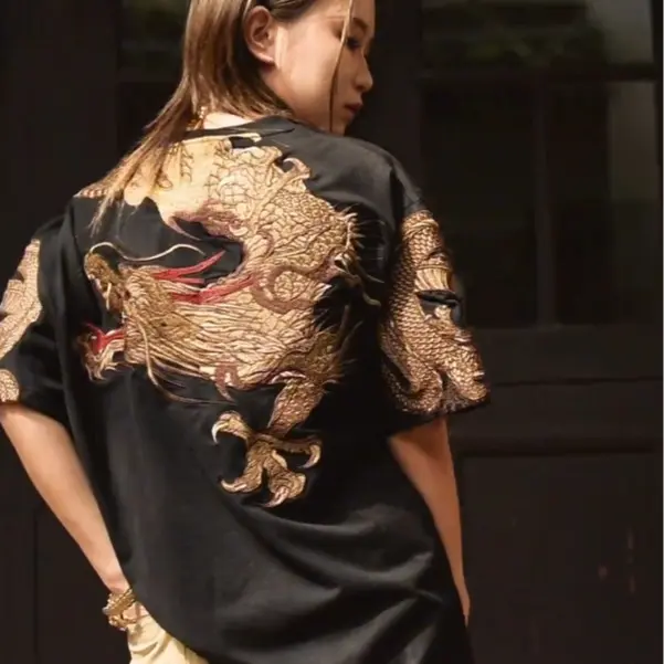 Kaos Fashion Unise Pria dan Wanita Muda dengan oversize clothing tshirt