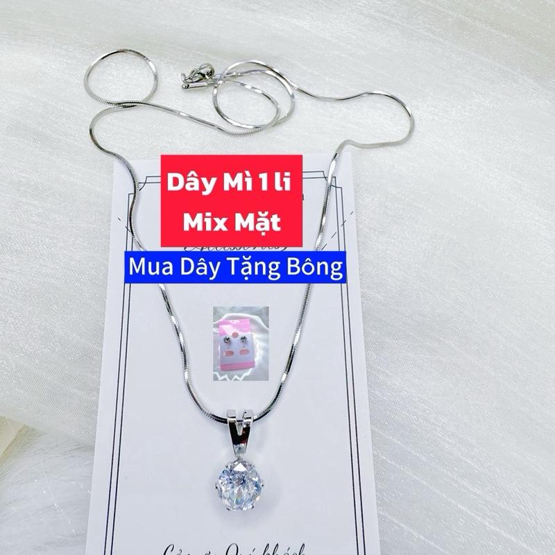 Dây chuyền mỳ vuông nhỏ 1 li phối mặt. Khuyến mãi mua dây tặng 1 bông nụ 3li. Chất liệu inox nguyên chất ko đen ko ngứa ko ra ten. Mặt chất liệu inox phối đá pha lê sáng lấp lánh. Độ dài 46cm. Khoá cành cua or khoá tròn. Dây bóng và mềm mại.