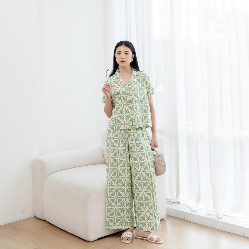 I Look Daily Lucy One Set Setelan Baju Panjang Wanita Kulot Rayon Motif Celana Atasan Santai Tangan Pendek 1