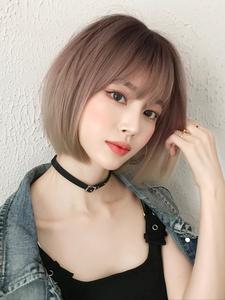 1インチ オムブレ ピンクゴールドのボブウィッグ（レディース）、ショートストレート、レイヤー入り前髪付き、自然な仕上がり、高品質合成繊維、ダークブルー。日常・パーティー・初心者向け使用に最適。