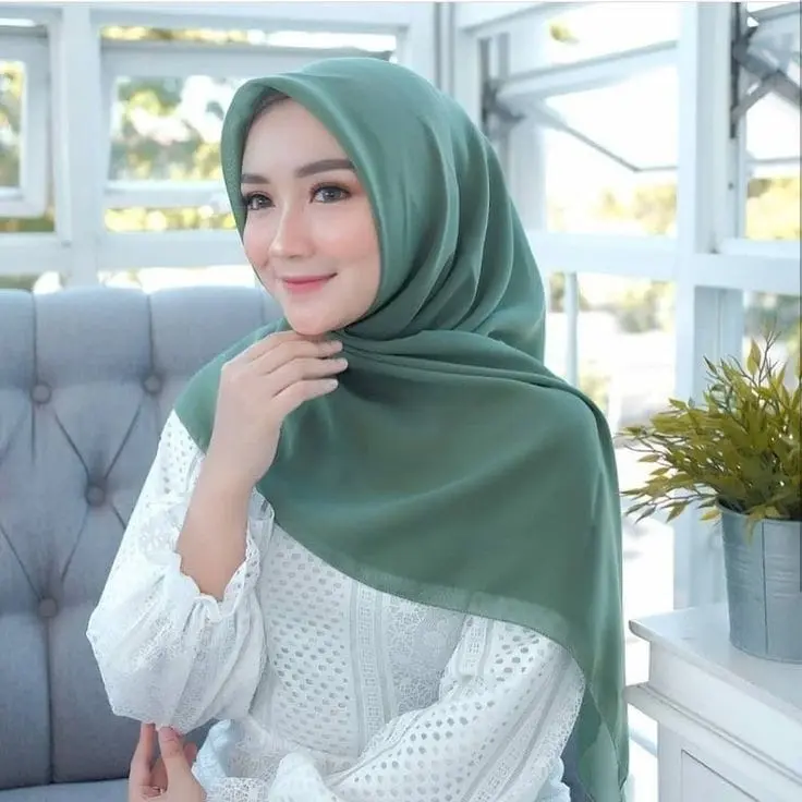 Hijab Bella Square Segiempat Pollycotton Premium 110x110 - Nyaman & Modis segi  empat