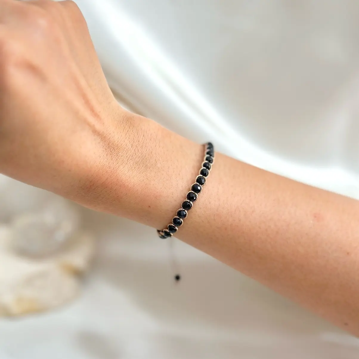 Gelang Energi Positif Black Onyx Natural Stone Cocok untuk Kado - Fokus & Percaya Diri - Trust Universe
