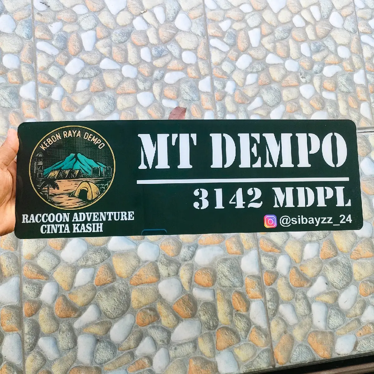 plakat gunung/ papan nama gunung bahan akrilik menggunakan print UV ukuran 15x45