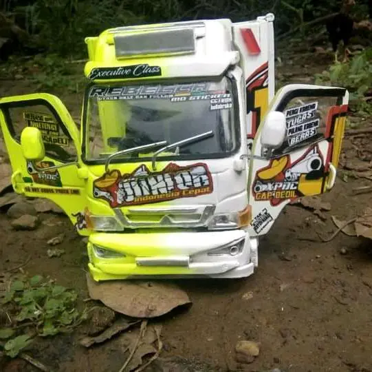 Miniatur truk oleng Canter mobil mainan anak kekinian bisa belok kanan kiri bonus terfal 4