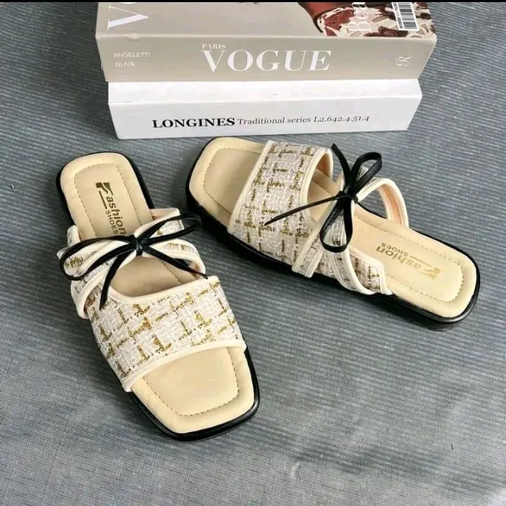Sandal Slip On Flat Teplek Wanita Trendy Fashion Bahan Kanvas Sol Karet Anti Licin Cream