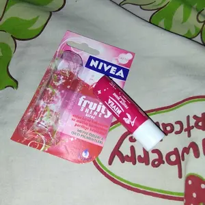 [ 1 Biji ] Pelembab Bibir NV Shine Strawberry Glossy