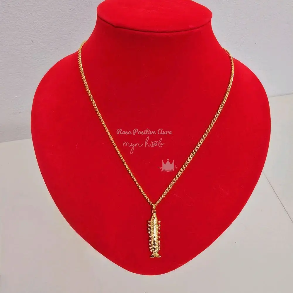 Bangkok gold chain set with pendant. width 0.3cm. s hook engraved
