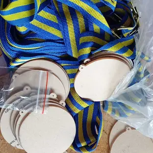 SET MEDALI PLAT AKRILIK DAN TALI