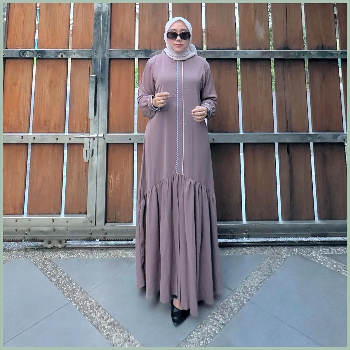 MOZHASHAFURA. Cloth - CLAUDY DRESS Bahan Claudy Flow Gamis Wanita Maxi Lembut Nyaman Resleting Busui Friendly List Salur Casual Elegant
