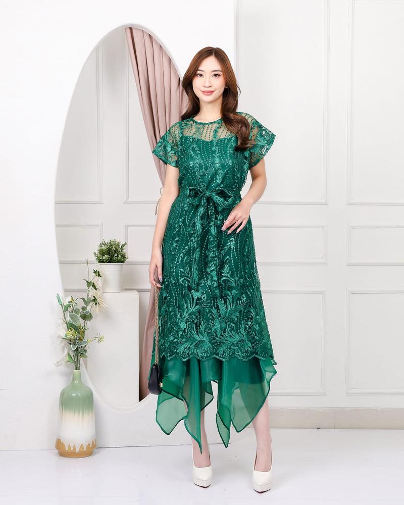 Product Introduction of Dress 2in1 CHRISCELLA ( Real Pict ) Outer + Inner 2 Ukuran 5 Opsi Warna Outfit Baju Pesta Cocok Untuk Hari Raya Elegan Mewah Bisa COD KR 21