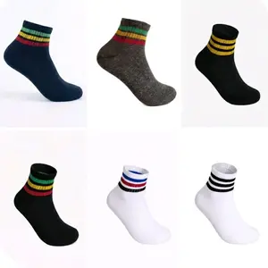 Kaos Kaki Sport pria Bahan PE Motif Garis-garis Warna-warni Gaya Sporty untuk Aktivitas Olahraga