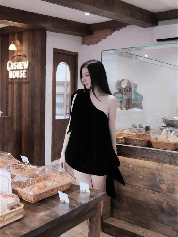  Set  Áo + Chân Váy  Áo Nhung Lệch Vai Phối Nơ Dáng Bí Phồng Mix Chân Váy Dành Cho Nữ Chinchin Studio A93 