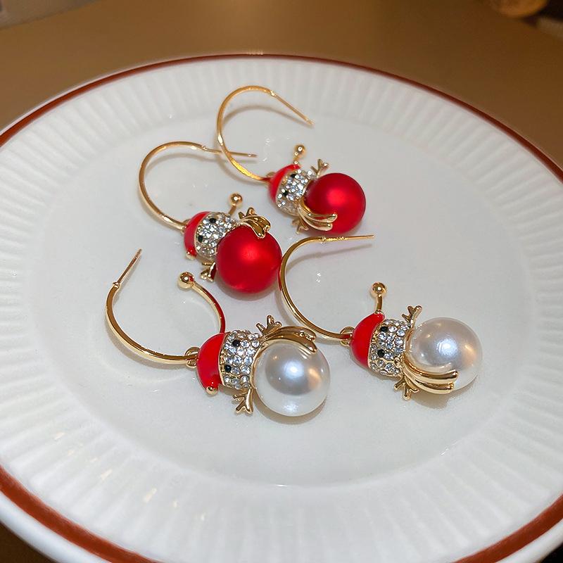 Product Introduction of New autumn and winter silver needle studded pearl snowman Christmas earrings with fashionable design and versatile temperament 2