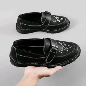 Sepatu Penny Loafers Docmart Pria Hitam putih Motif Bintang Sepatu Formal Pria
