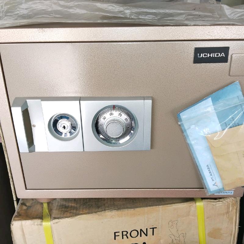 BRANGKAS MERK UCHIDA BARU  TAHAN API  ORIGINAL 0