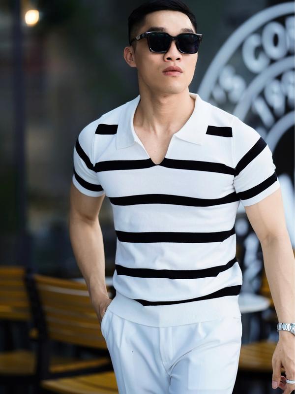 Mã:45 { Áo Dệt Kim } Áo Dệt Kim phối kẻ sọc ngang Đen Trắng cổ chữ V - Nam - measwer