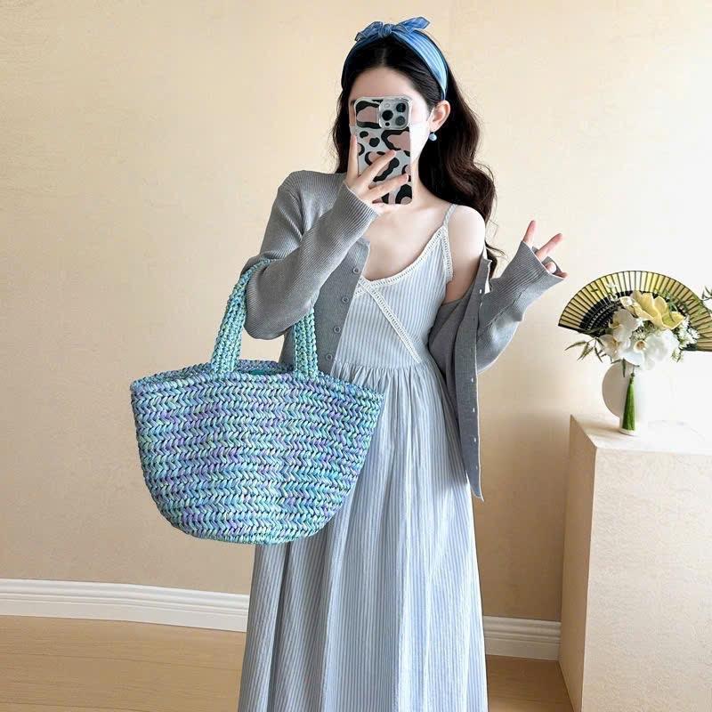 Set Đầm Bầu Váy Kẻ Sọc Xanh Bên Trong-Áo Khoác Xám Bên Ngoài 2 chi tiết