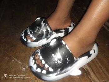 Product Review of Starlight Sendal Selop Anak Model Baby Shark Sandal Anak Karakter Hiu Cowok Cewek Unisex Sandal Casual Sandal Cewek Elastic Empuk HSN602 from T**s 0